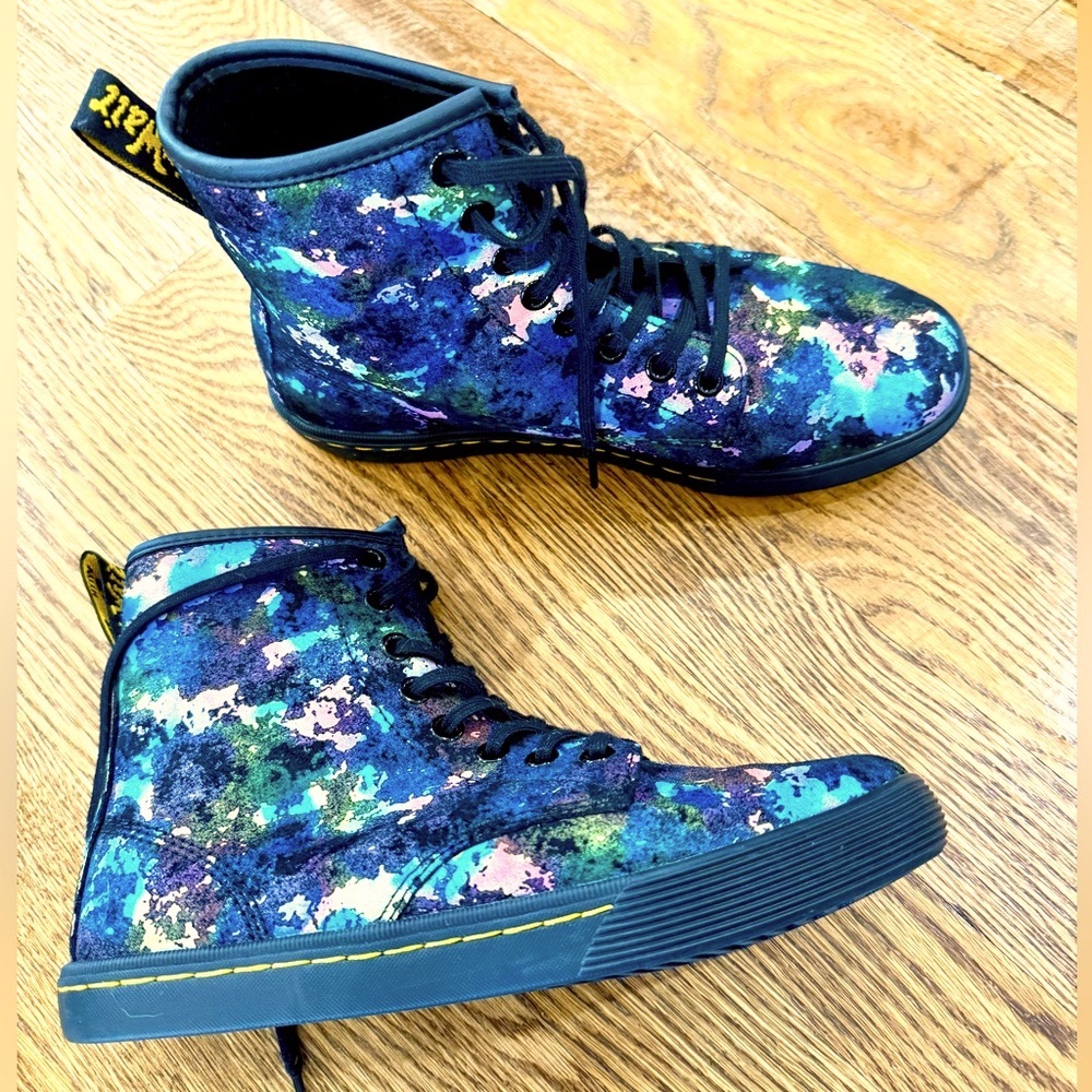 New Never Worn Dr. Martens Sheridan Bootie!